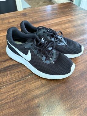 Nike Black and White Mesh Running Shoes
